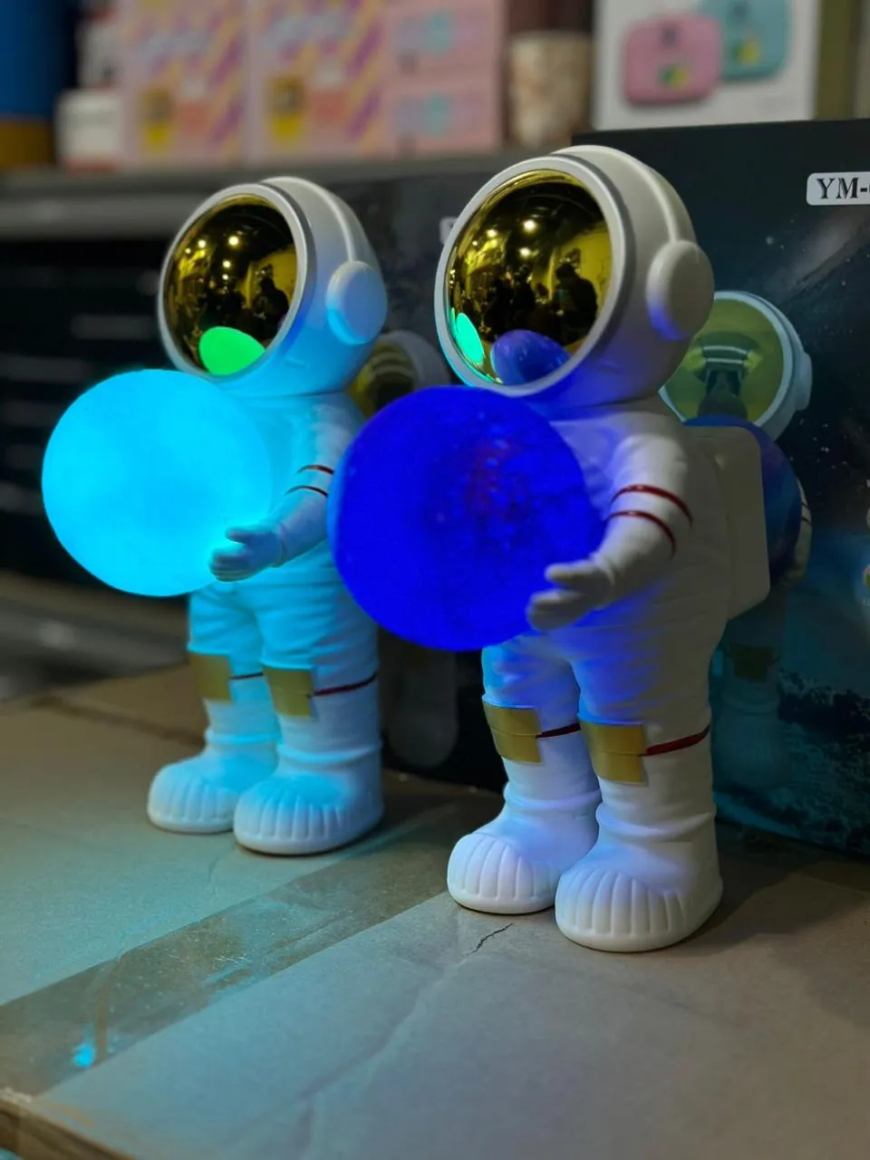 Lampara Luz Led RGB Astronauta Con Parlante 