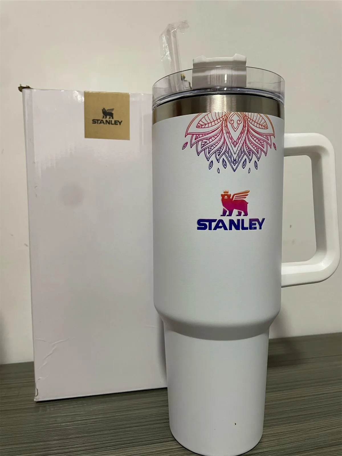 Stanley Quencher 2025  H2.0 Flowstate - 40oz Frio Calor Termo Color Blanco