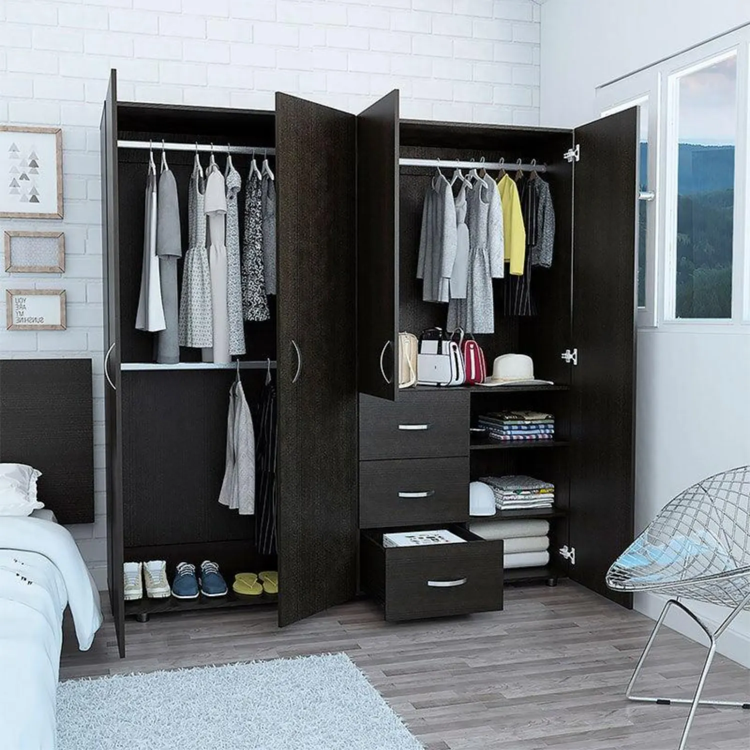 Closet Los Roques, Wengue, Con Tres Cajones Organizadores Y Cuatro Puertas Abatibles