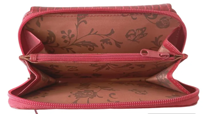 Billetera Dama Tapa Folia y Cierre doble compartimento En Cuero Marca Cueros Buho Roja