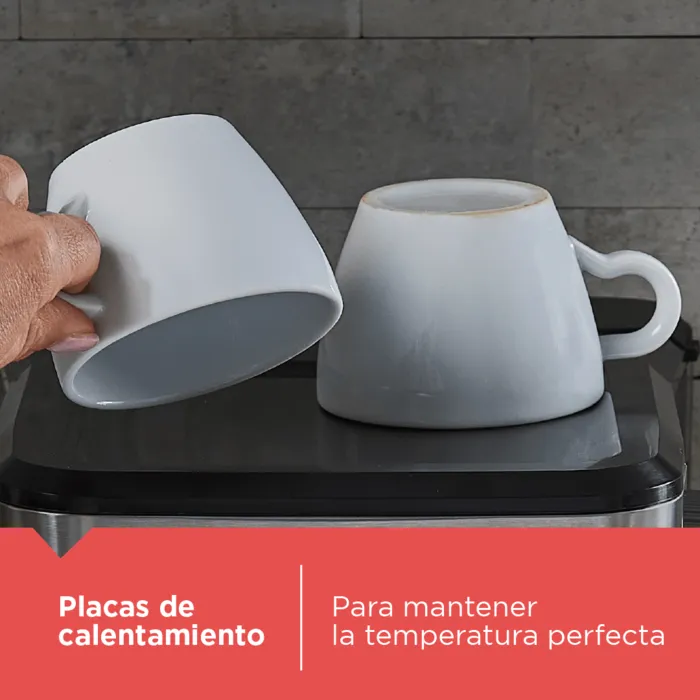 Cafetera espresso semiautomática Black+Decker EM0312-0SDLA