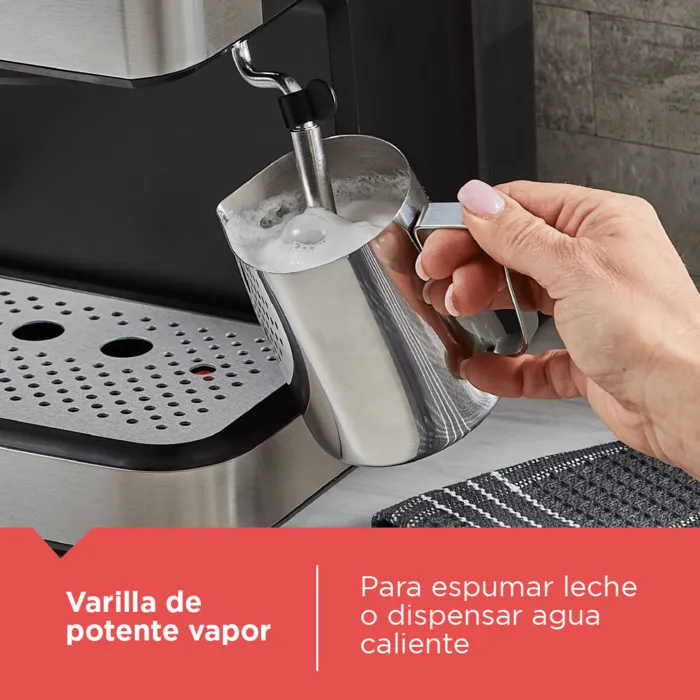 Cafetera espresso semiautomática Black+Decker EM0312-0SDLA