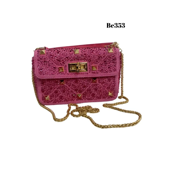 Bolso fucsia apliques brillantes detalles cadena dorada BE353