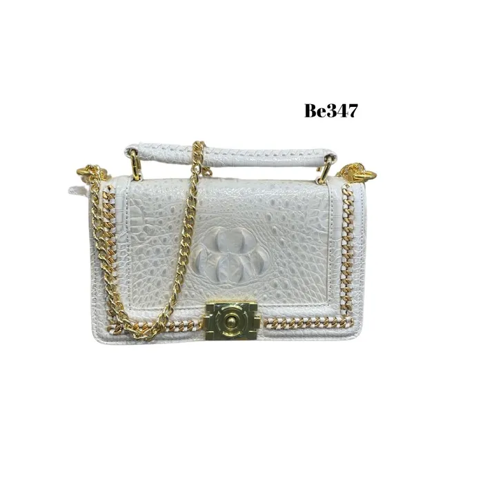 Bolso textura blanco detalles dorados BE347