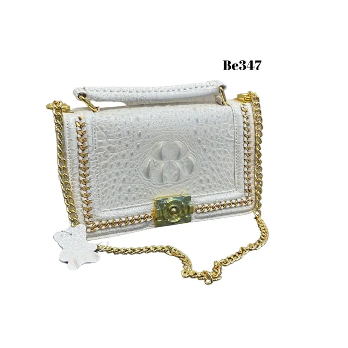 Bolso textura blanco detalles dorados BE347