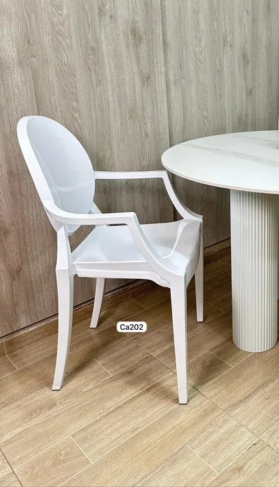 Silla blanca en plastico policarbonado CA202