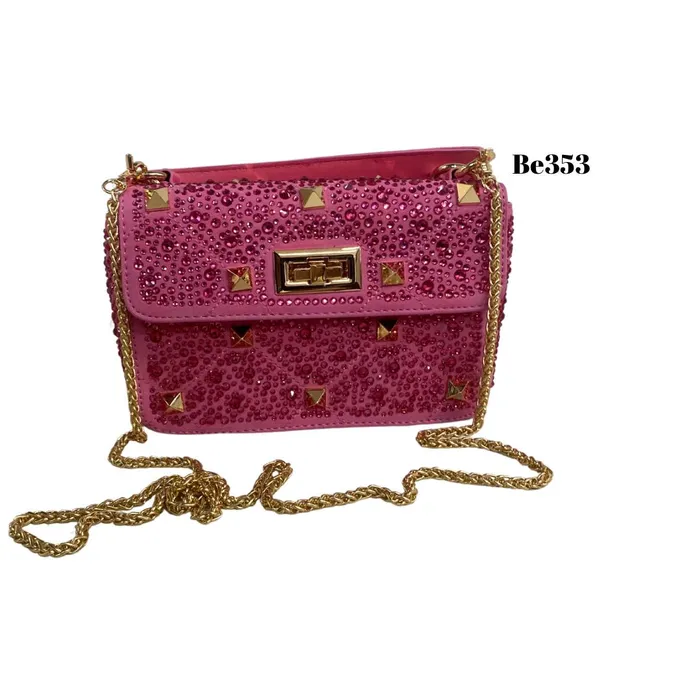 Bolso fucsia apliques brillantes detalles cadena dorada BE353